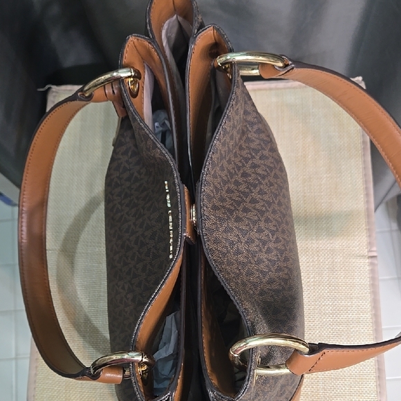 Michael Kors Brown and Tan Shoulder Bag EUC - Picture 9 of 15